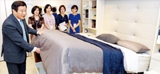 에몬스가구 IT 입히고 모듈화…가성비로 승부
