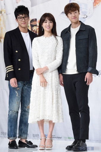 [HEI포토] 박하선, '하석진-공명 사이에서 상큼 미소~'