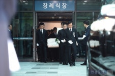 [포토] 故 이인원 롯데그룹 부회장 운구 행렬