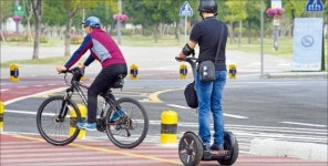 무법(無法)이 만든 불법(不法)…갈 길 없는 1인 교통수단 퍼스널 모빌리티