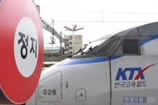 [포토] 태풍 '차바' 위력에 KTX도 빨간불