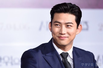 [HEI포토] 옥택연, '女心 흔드는 부드러운 미소~'