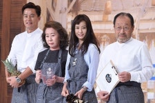불금에 힐링하고 싶다면 신장개업한 윤식당으로