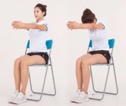 파울볼 잡으려다 관절 아웃…스트레칭 해야 건강도 스트라이크!
