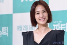 김현주, YNK와 전속계약  