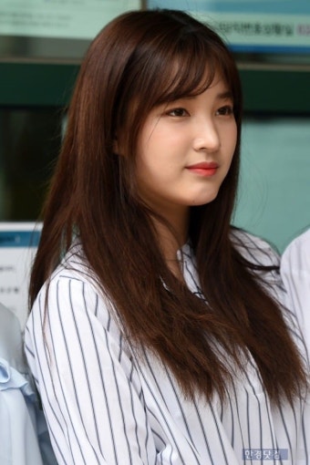 [HEI포토] 라붐 율희, '당당하게 한 표 행사해요~'