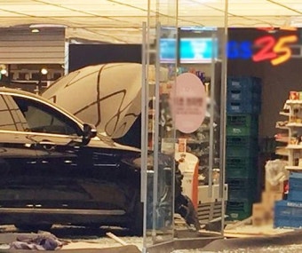 차량 돌진 '강남역 사고'…'급발진 vs 운전미숙' 또 김여사 논란