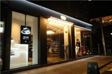 어른들을 위한 이색공간, “VR 시네마 카페”