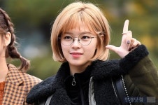 [포토] 트와이스 정연, 동그란 안경 쓰고 귀엽게~