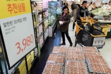 대형마트가 늙어간다…20~40대 소비자 비중 감소