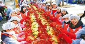 [사회공헌] 27년째 김장 나누기… 올해 배추 1만포기 담가