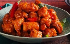 치면 시대… 호식이두마리치킨 신메뉴 불짬뽕치킨 패키지