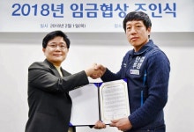 홈플러스스토어즈 노사, 대형마트 최초 장기근속 직원 정규직 전환해