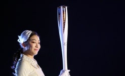 [평창올림픽 개회식] 성화봉송 최종 주자, 역시 김연아…스케이트 탄 피겨여왕