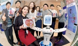 AI 쇼핑 도우미·모바일 오피스… 롯데쇼핑의 빠르고 똑똑한 혁신