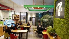 커피가 1분에 160잔씩 팔린다…카페로 변신하는 편의점