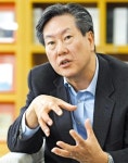[월요인터뷰] 함재봉 아산정책연구원장 586과 박정희세대간 갈등… 한국사회 시스템에 대한 합의 필요