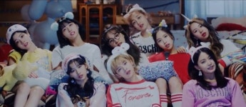 트와이스 기록은 트와이스가 깬다 … 왓 이즈 러브? MV 5000만뷰 돌파