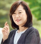 자랑스런 박물관인賞 받은 유승희 코리아나 화장박물관장