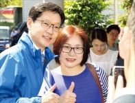 경남 경제 살릴테니 맡겨주이소… 상대 텃밭서 金의 전쟁