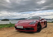 [타봤습니다] 탄탄한 차체, 365마력의 잘빠진 괴물 718 박스터 GTS