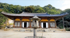 봉황산 부석사, 무량수전·석등단아한 조화