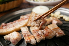 [와글와글] 수학여행 따라온 부모 우리 애는 흑돼지 같은 거 못 먹어요