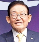 이종호 JW중외제약 명예회장 장애인이 역경 딛고 예술활동 하니 사회 밝아져