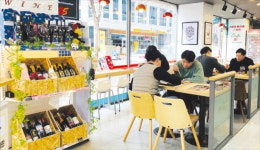 편의점서 밥 먹고 커피·디저트까지…동네 슈퍼서 음식 플랫폼 진화