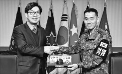 농협은행, 6사단에 위문품 전달