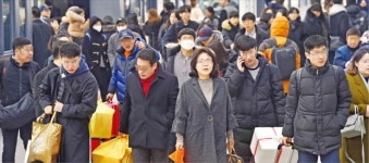 양손 가득 고향의 정…다시 일상으로