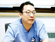 김성훈 교수 전신마취 않고 치아 부정교합 수술…바이오 교정으로 시술부위 줄였죠