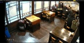 그 후｜어머니 식당 손님들이 먹튀했습니다…CCTV 공개하자 찾아와 결제