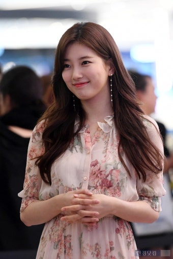 수지, 박진영 품 떠난다 … JYP 전속 계약 만료→매니지먼트 숲 行 (공식입장)