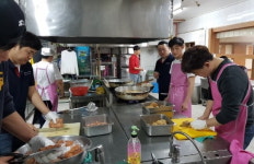 미스터보쌈, 정기적인 식사봉사활동으로 사회공헌활동 실천