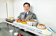 엄천섭 오리온식품기계 사장 모니터로 메뉴 고르면 슝카가 서빙해줍니다