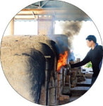 돌석도예박물관(전문휴양업) | 가마에 불 지피고 물레도 돌리고 조물조물 빚어내는 '예술의 습작'