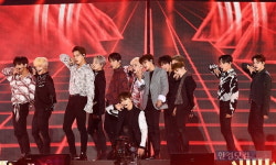 [포토] 세븐틴, 한 번에 다 담기에도 벅찬 멋짐 (2019 드림콘서트)