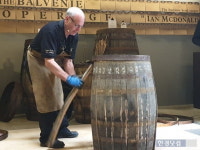 스코틀랜드에서 온 50년 경력 장인 위스키 완성도 높이는 건 오크통