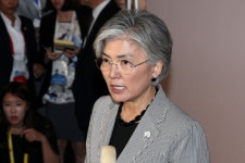 귀국하는 강경화 외교부 장관 