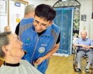 20년간 4600명 이발 봉사…삼성전자 엔지니어 화제