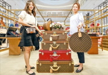 8월 유통기업 매출, 백화점 양호…대형마트 부진 지속