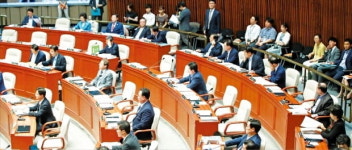 세금수입 감소 속 예산 팽창…국가채무비율 46%로 급등
