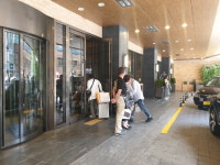 [돌아온 유커]① 명동 호텔 중국인 숙박 250% ↑…길거리음식 '메카'