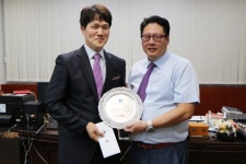 폭우 속 폐지 수거 도와주신 8888번 트럭 찾습니다