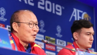 '역대 최고 대우'…박항서 감독, 베트남 축구대표팀 재계약