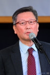 [포토] 황대규 신성통상 대표, 서울시에 발열내의 온에어 기부