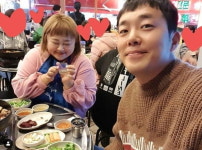 홍윤화·김민기, 결혼 1주년 맞이 곱창 데이트 나서 점점 더 닮아가는 부부