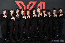 엑스원 활동 어떻게 되나…소속사·멤버들 모여 논의