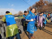 누리텔레콤, 에너지취약계층 연탄후원에 구슬땀